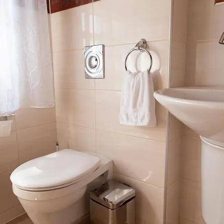 Fiastyuk Udvarhaz Bed & Breakfast