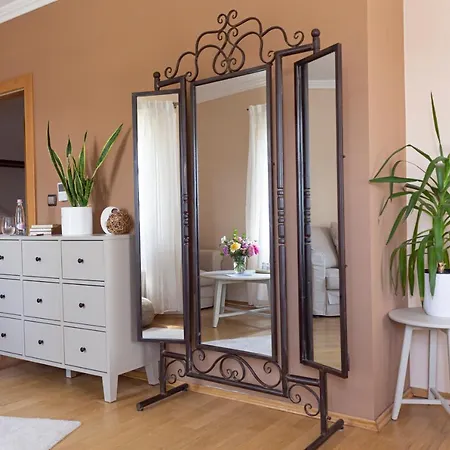Fiastyuk Udvarhaz Bed and Breakfast 4*