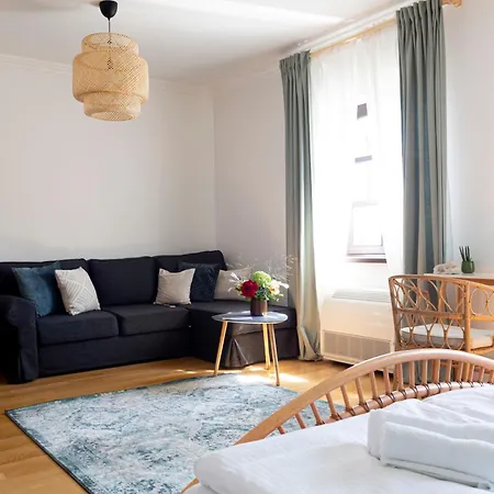 Fiastyuk Udvarhaz Bed and Breakfast
