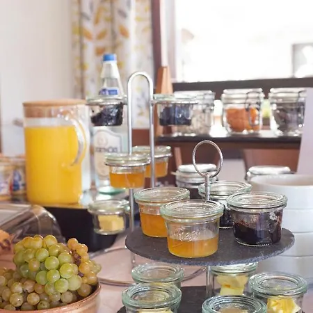 Fiastyuk Udvarhaz Bed and Breakfast 4*