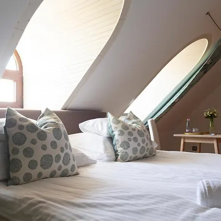 Fiastyuk Udvarhaz Bed & Breakfast *