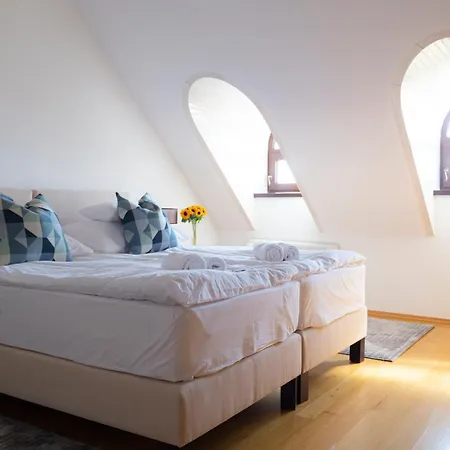 Fiastyuk Udvarhaz Bed & Breakfast *