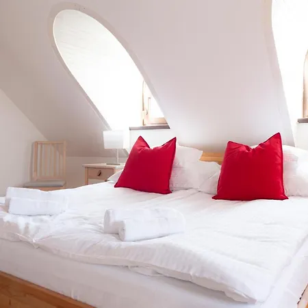 Fiastyuk Udvarhaz Bed & Breakfast