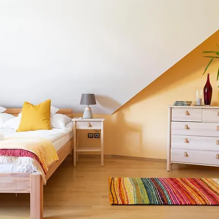 Fiastyuk Udvarhaz Bed & Breakfast *