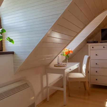 Fiastyuk Udvarhaz B&B