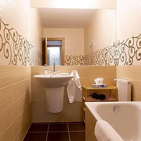 Bed & Breakfast Fiastyúk Udvarház 4*