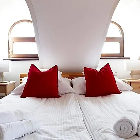 Fiastyúk Udvarház Bed & Breakfast Csor