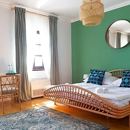 Fiastyúk Udvarház Bed & Breakfast Csor