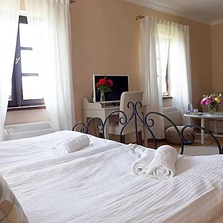 B&B Fiastyuk Udvarhaz 4*