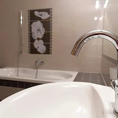 Fiastyúk Udvarház Bed & Breakfast Csor