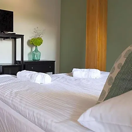 Bed & Breakfast Fiastyúk Udvarház Csor