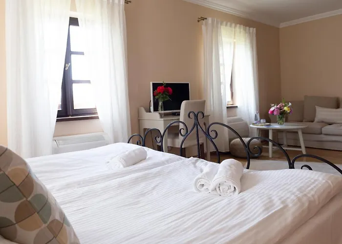 Bed & Breakfast Fiastyuk Udvarhaz 4*
