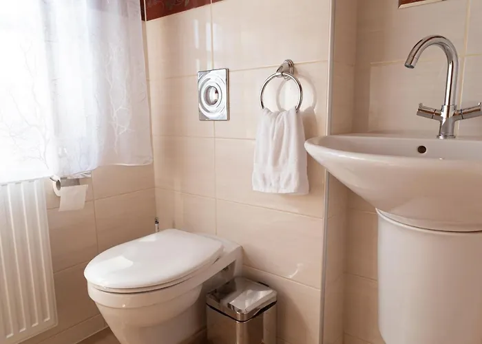 Fiastyúk Udvarház Bed & Breakfast