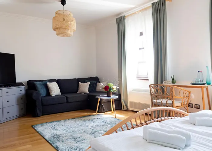 Fiastyuk Udvarhaz Bed & Breakfast