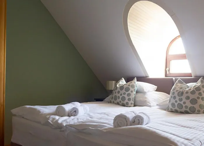 Fiastyuk Udvarhaz Bed & Breakfast