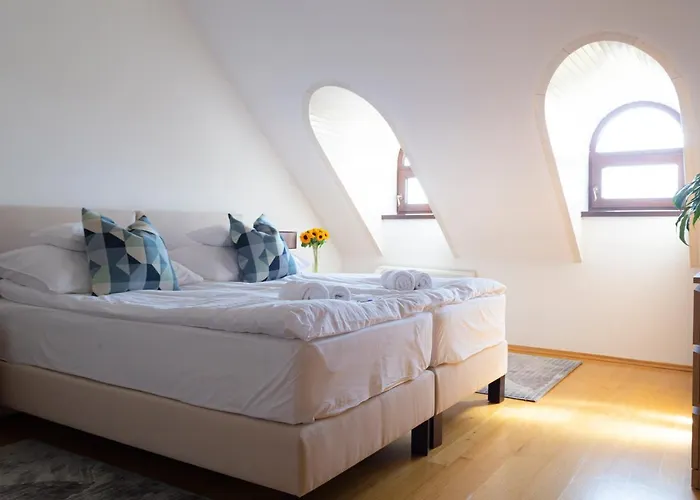 Fiastyuk Udvarhaz Bed & Breakfast 4*