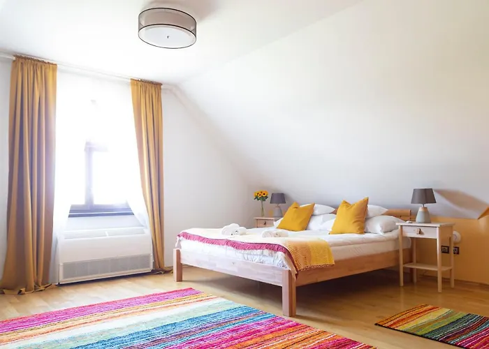Fiastyuk Udvarhaz Bed & Breakfast Csor