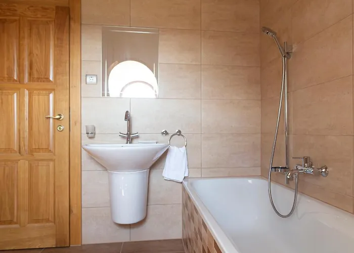 Fiastyuk Udvarhaz Bed & Breakfast Csor