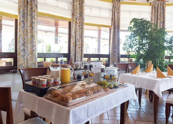 Fiastyuk Udvarhaz Bed & Breakfast 4*