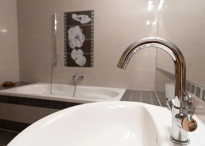 Fiastyuk Udvarhaz Bed & Breakfast 4*