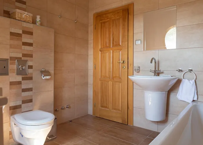 Fiastyuk Udvarhaz Bed & Breakfast