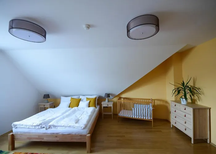 Bed & Breakfast Fiastyúk Udvarház Csor