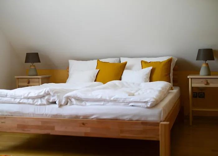فندق مبيت وإفطار Fiastyuk Udvarhaz 4*